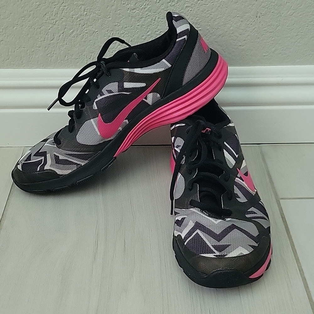 Nike Dual Fusion Shoes. Size 8.